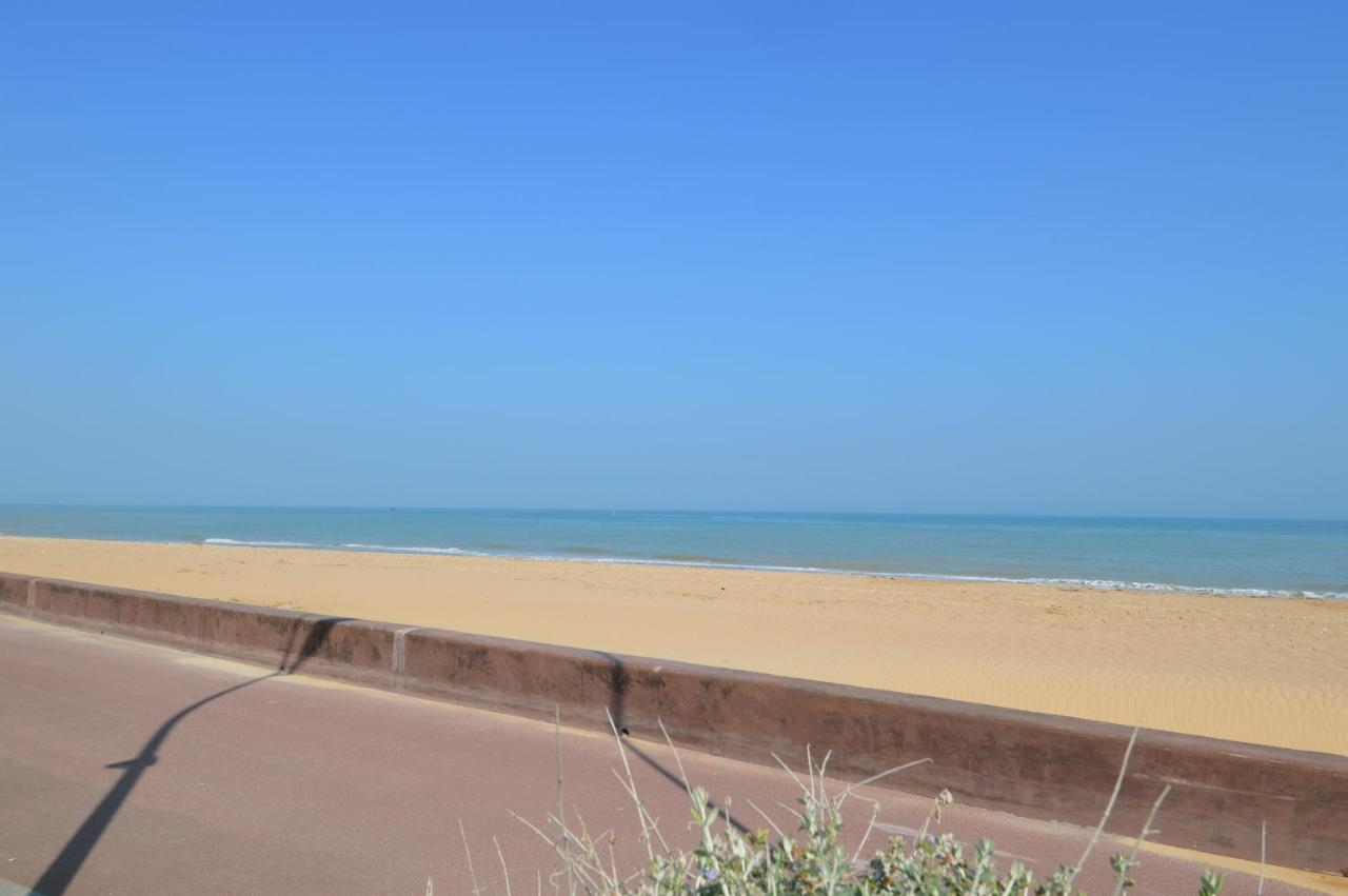 Appartement Moderne Avec Terrasse A 500M De La Mer กูร์เซิล-โซร์-แม ภายนอก รูปภาพ